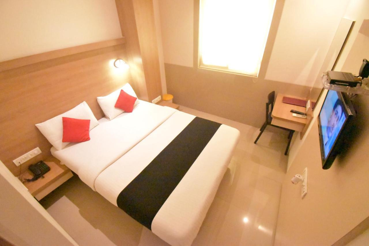 Hotel Everest Lodging Navi Mumbai Exterior photo