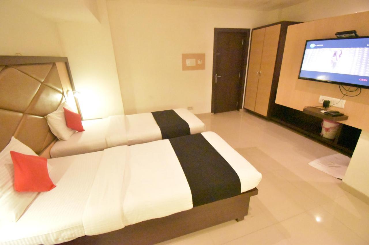 Hotel Everest Lodging Navi Mumbai Exterior photo